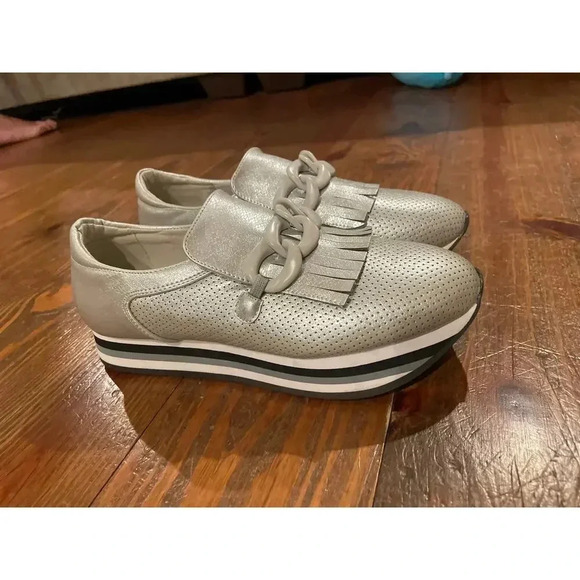 Coconuts by Matisse Women's Bess Silver Metallic Chain Perforated Loafers, 7 - Picture 4 of 12